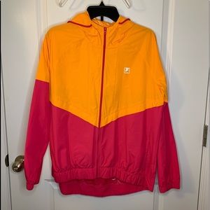 FILA 💚 Super Cute Hooded Windbreaker Woman’s Size Large Red and Orange